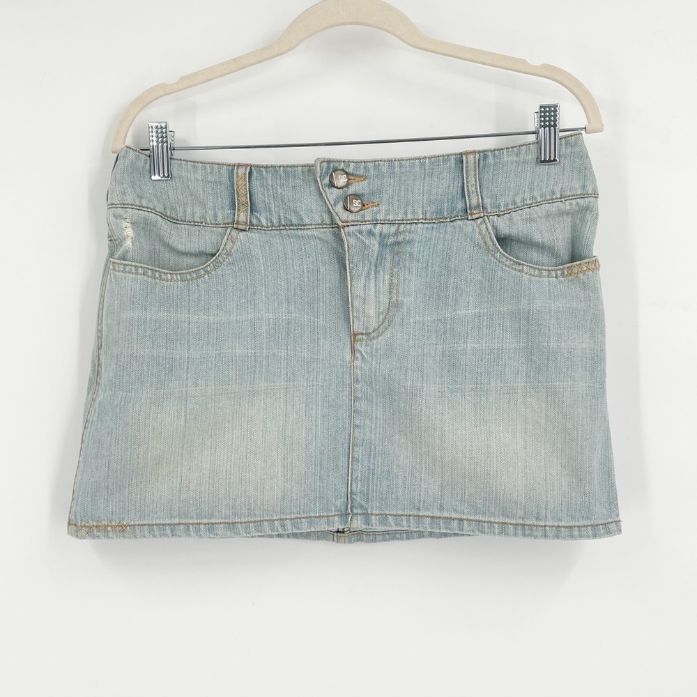 Vintage Y2K 2000s DC Denim Light Wash Mini Denim Skirt Women’s Size 28